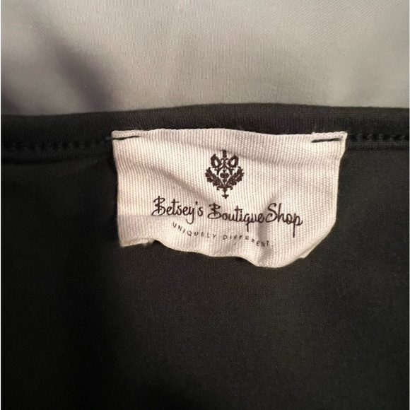 Betsey’s Boutique Shop Floral Sleeveless Top Size Medium - Picture 3 of 4